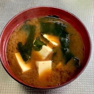 わかめと豆腐の味噌汁